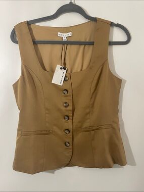 Mio Muse Camel Button-Front Sleeveless Tank Top